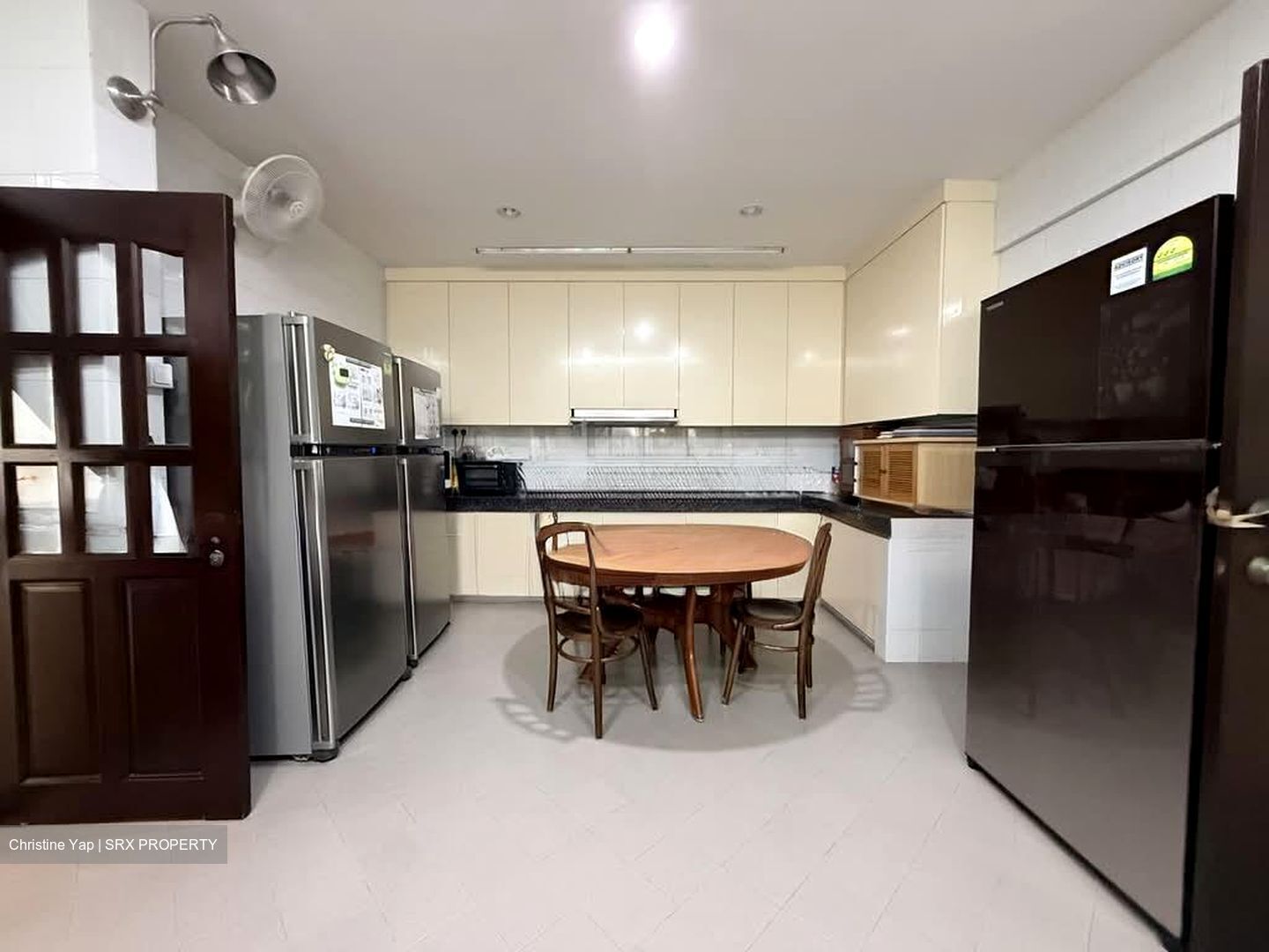 Phillips Avenue (D19), Terrace #582360031
